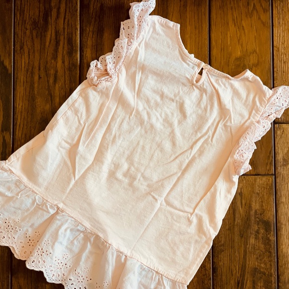⚡️2/$25⚡️GAP Girls’ Embroidered Hem Tee - Picture 4 of 7